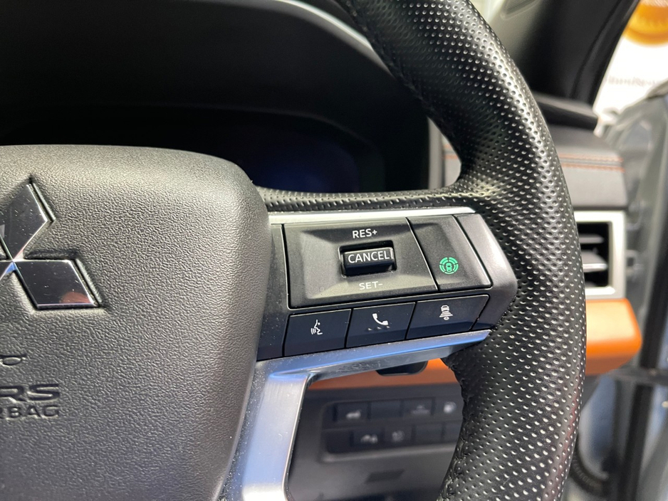 2022 Mitsubishi Outlander 2.4L Petrol Plug-in Hybrid For Sale Images