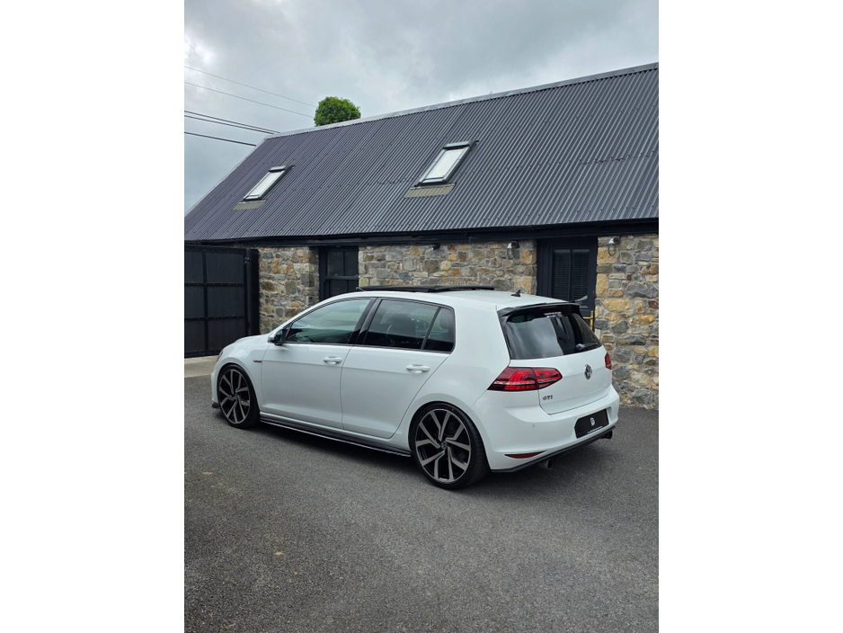 2015 Volkswagen Golf 2L Petrol For Sale Images