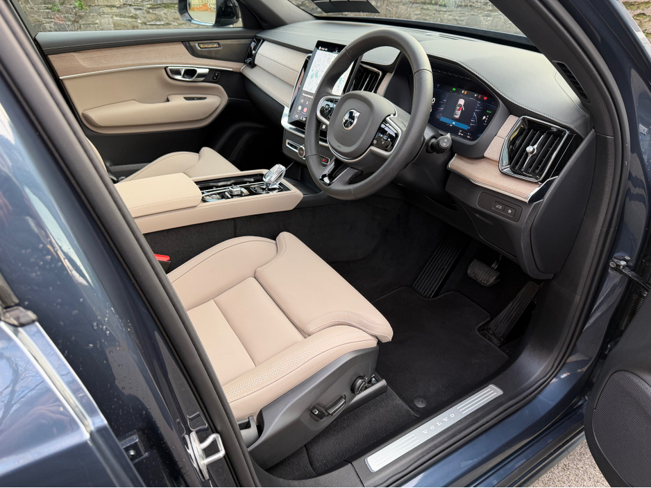 2025 Volvo XC90 2L Petrol Plug-in Hybrid For Sale Images