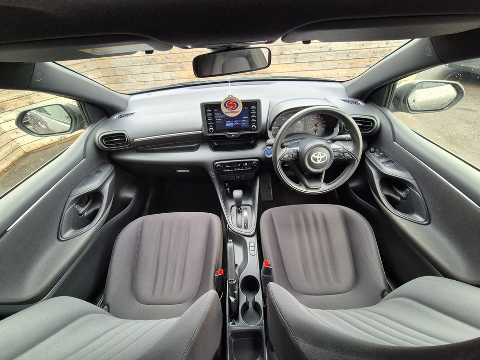 Toyota Yaris 1.5 HYBRID / X SPEC / BEST SMALL CAR ON THE ROAD / TAX €150 — thumbnail 16