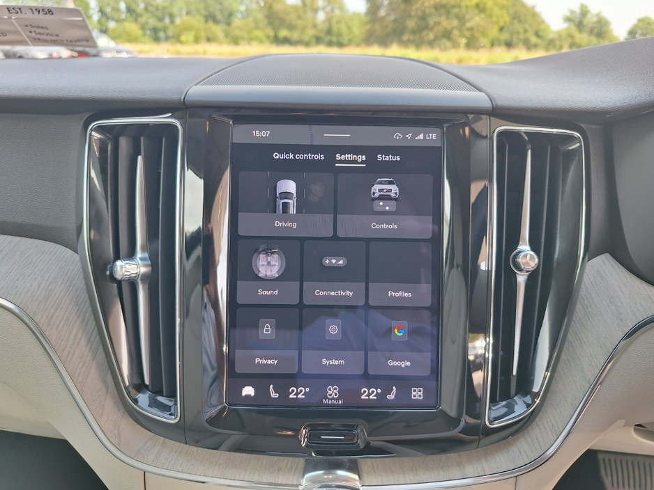 2023 Volvo XC60 2L Petrol Plug-in Hybrid For Sale Images