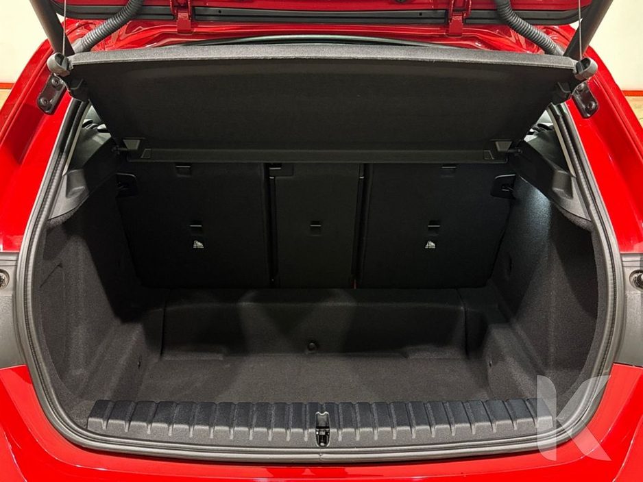 BMW 1 Series 1.5 AUTOMATIC - ELECTRIC TAILGATE - MULTI FUNCTION STEERING WHEEL - CRUISE CONTROL - REVERSE CAMERA - ELECTRIC SEATS — thumbnail 12