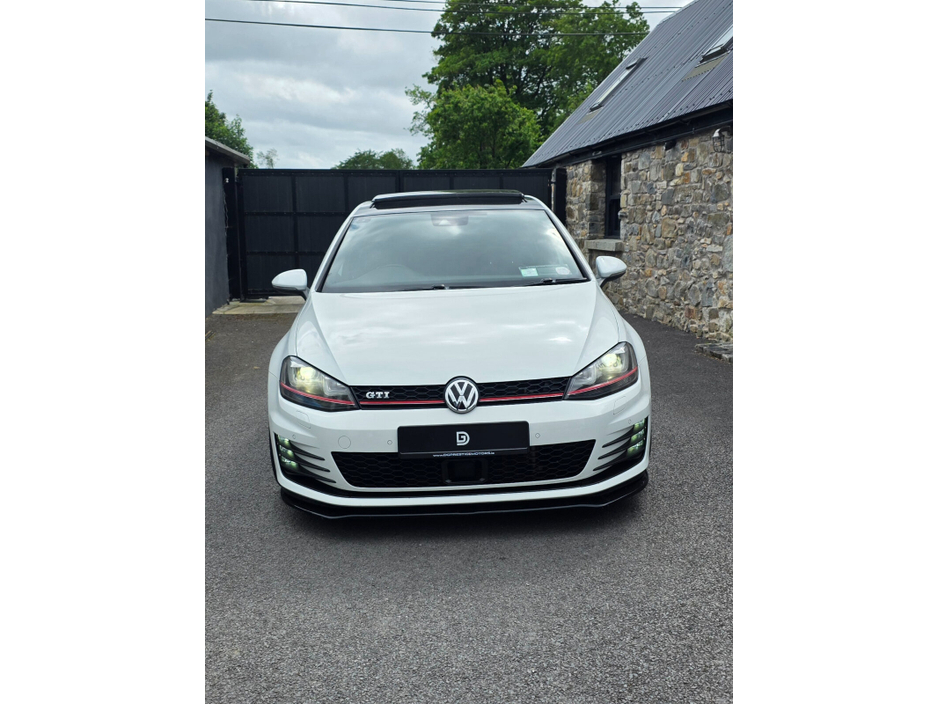 2015 Volkswagen Golf 2L Petrol For Sale Images