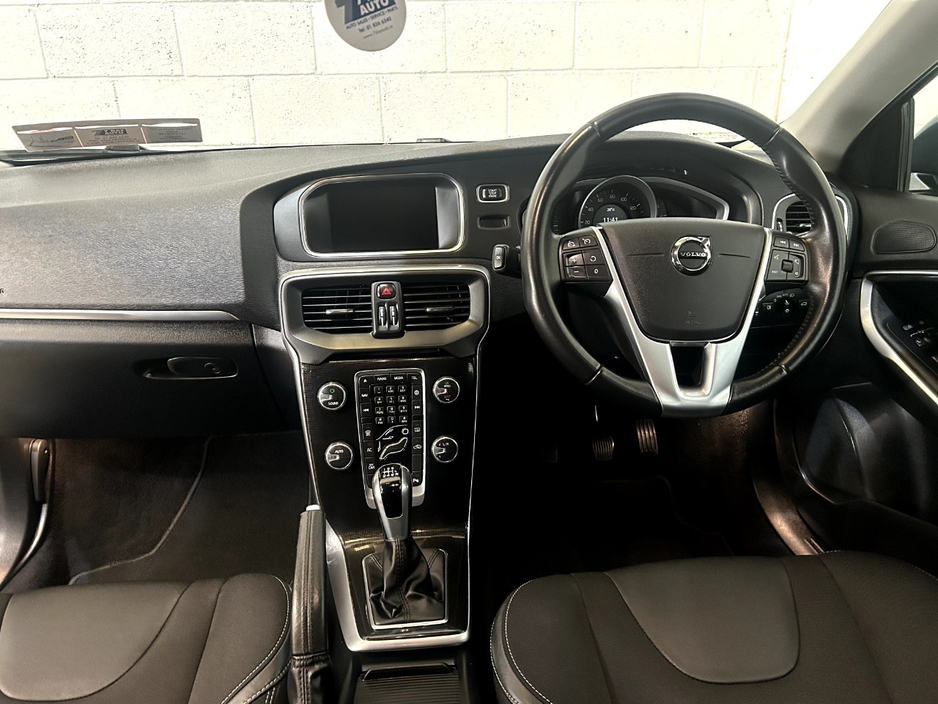 2018 Volvo V40 2L Diesel For Sale Images