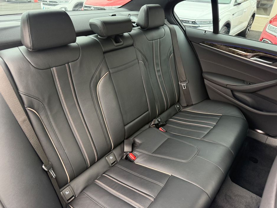 BMW 5 Series 530E M-SPORT 2.0 HYBRID AUTOMATIC * VIRTUAL COCKPIT, REAR VIEW CAMERA, 19 " DIAMOND CUT ALLOYS, PARKING SENSORS FRONT & REAR, APPLE CARPLAY /ANDROID AUTO, MEMORY SEATS, LEATHER UPHOLSTERY * — thumbnail 11