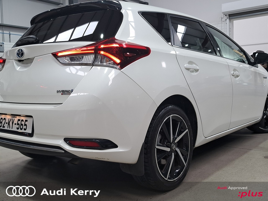 Toyota Auris HYBRID LUNA SPORT 4DR AUTO — thumbnail 25