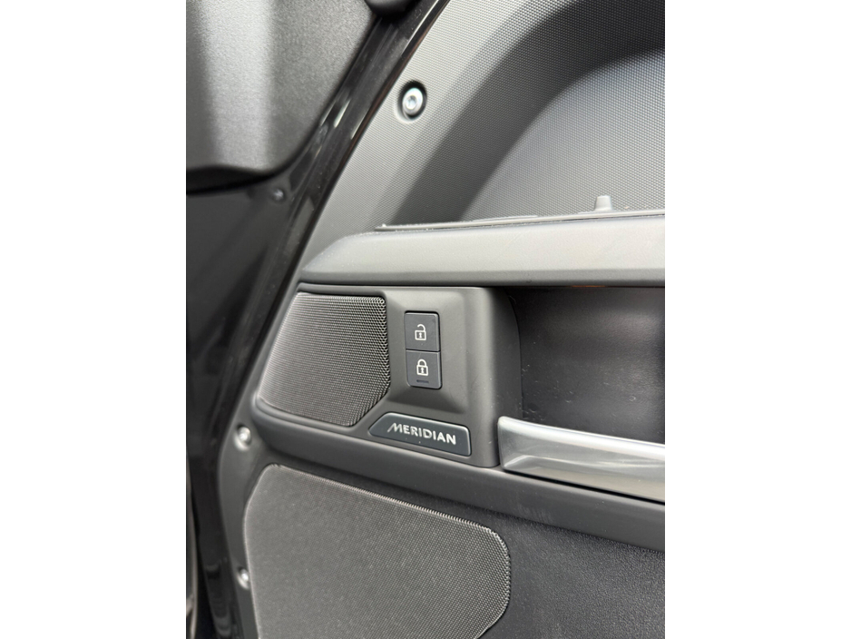 2026 Land Rover Defender 3L Diesel For Sale Images