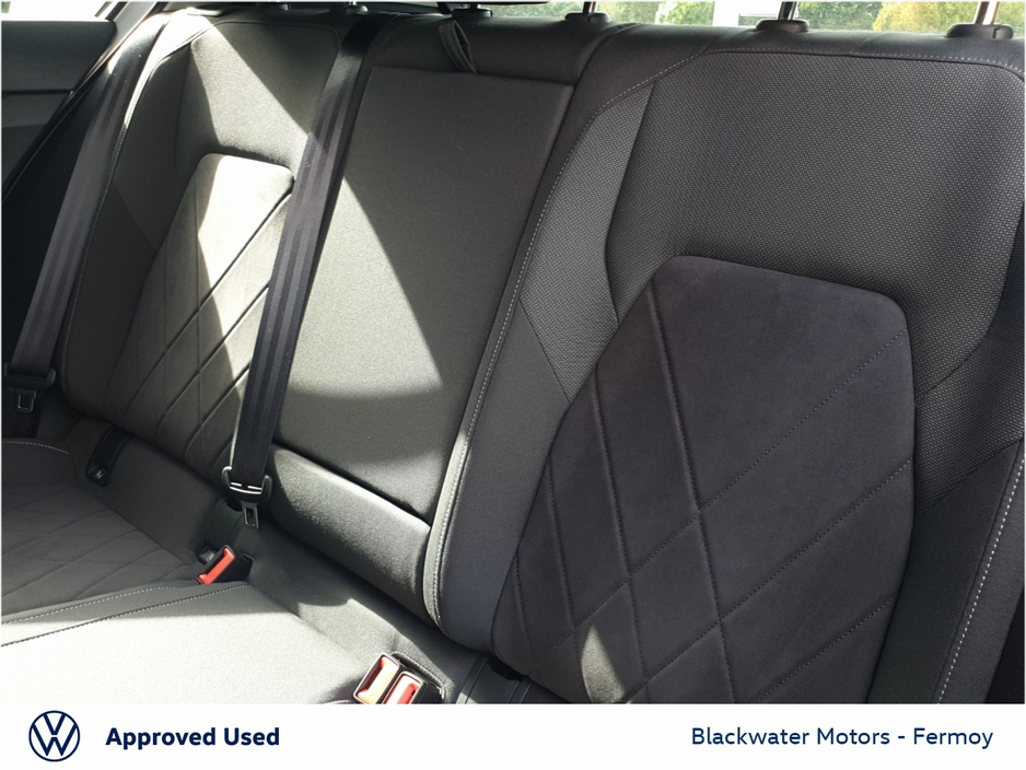 Volkswagen Golf 2.0TDI 115BHP STYLE WITH UPGRADED ALLOYS & REAR TINTED WINDOWS — thumbnail 24