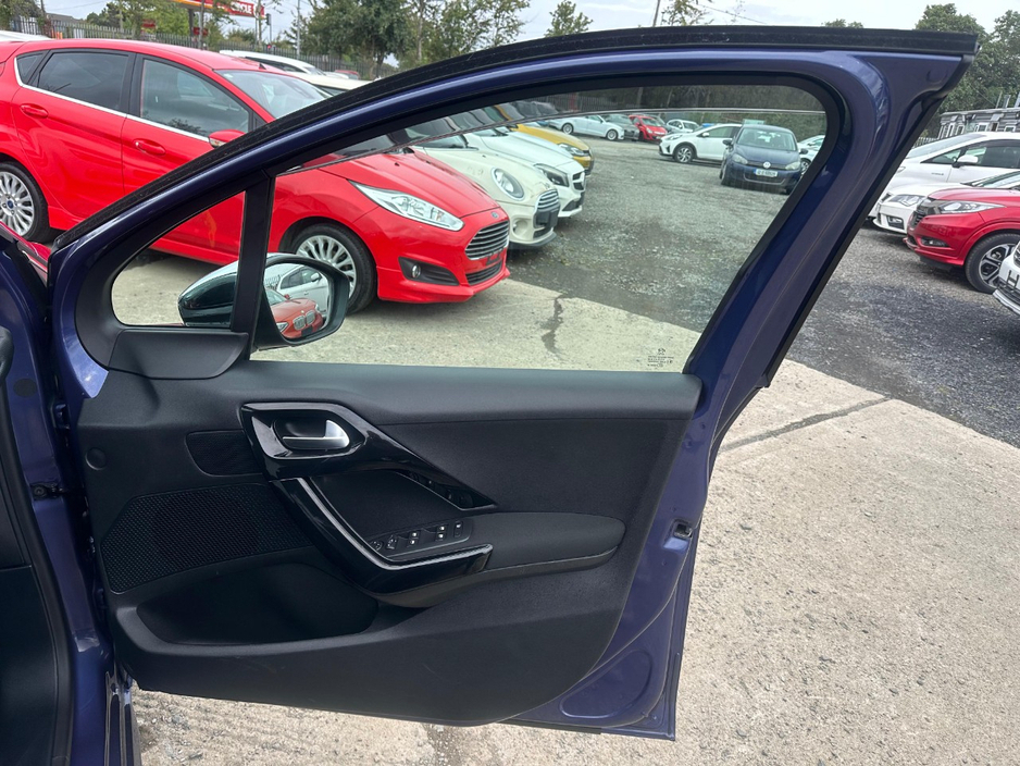 Peugeot 208 5D ALLURE 1.2L Petrol - Automatic (8484) — thumbnail 10