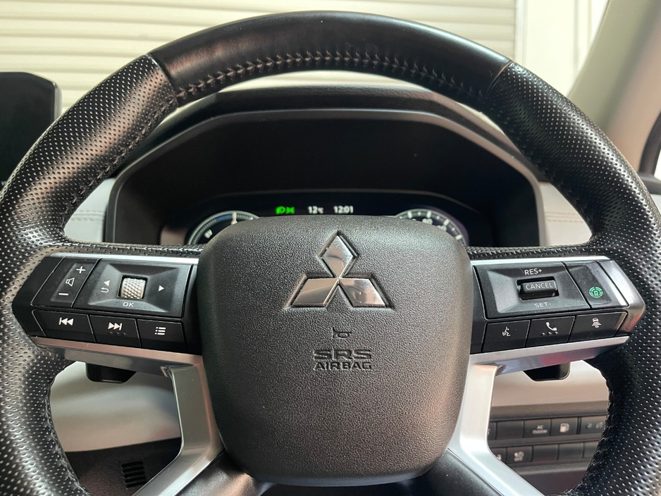 2022 Mitsubishi Outlander 2.4L Petrol Plug-in Hybrid For Sale Images