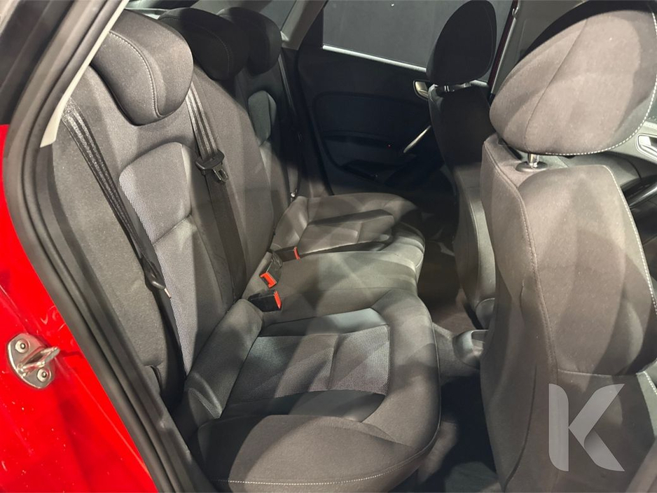 Audi A1 1.0 - AUTOMATIC - ALLOY WHEELS - HEATING / AC CONTROLS - FRONT/REAR PARKING AID - MULTI FUNCTION STEERING WHEEL — thumbnail 12