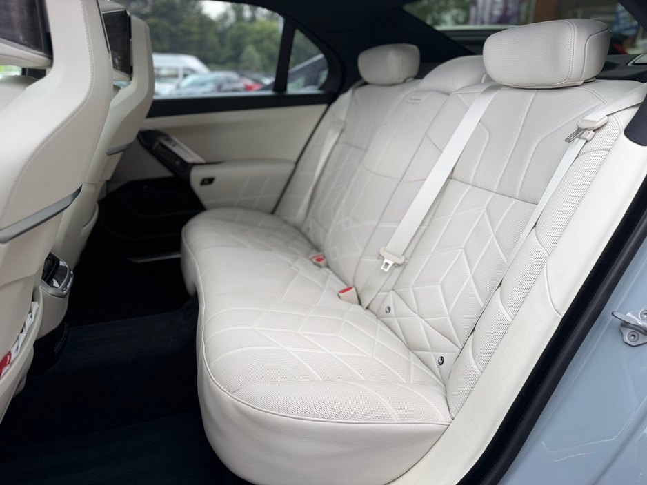 2025 BMW i7 0L Electric For Sale Images