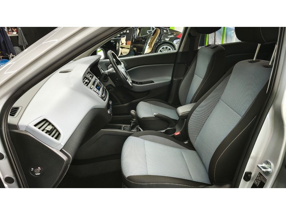 Hyundai i20 PREMIUM 83BHP 5DR — thumbnail 14