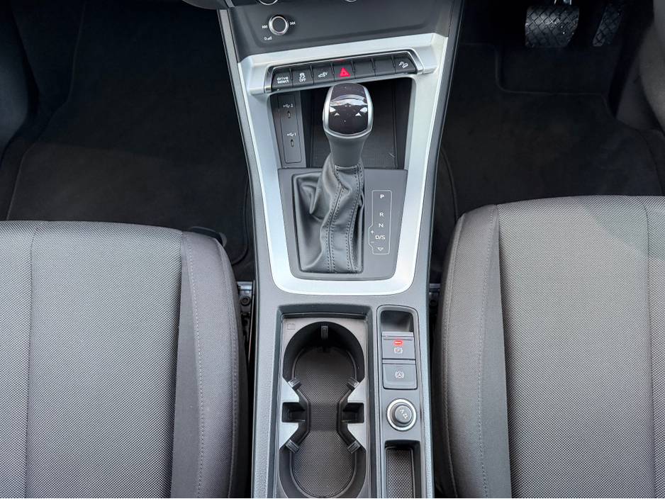 2022 Audi Q3 1.4L Petrol Plug-in Hybrid For Sale Images