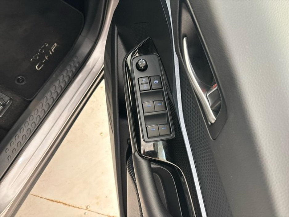 Toyota C-HR HYBRID SPORT AUTO — thumbnail 11