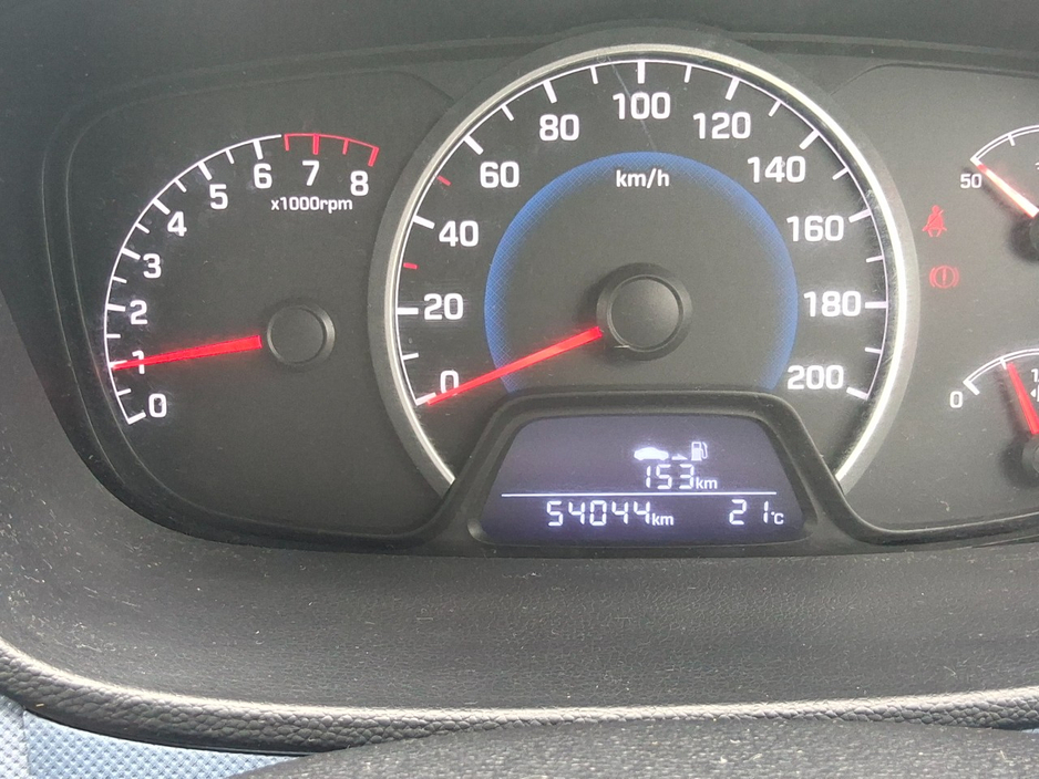 Hyundai i10 DELUXE - Only 54,000 Km - 1 Owner From New - — thumbnail 9