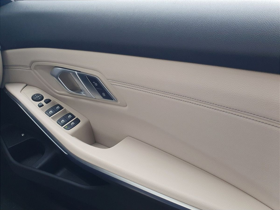 BMW 3 Series 330e M Sport Auto — thumbnail 23