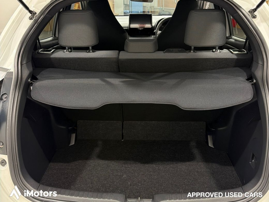 Toyota Yaris AUTOMATIC HYBRID X — thumbnail 14