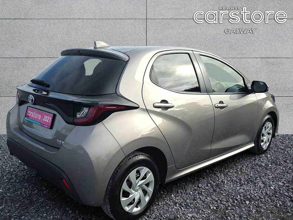 Toyota Yaris Hybrid X — thumbnail 3