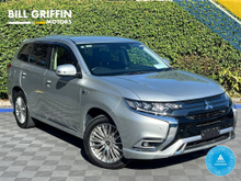 Mitsubishi Outlander 2.4 PLUG-IN HYBRID AUTO // LEATHER/ALCANTARA HEATED SEATS // 360 PARKING CAMERA // ADAPTIVE CRUISE CONTROL