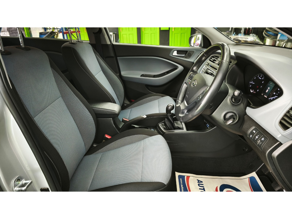 Hyundai i20 PREMIUM 83BHP 5DR — thumbnail 12