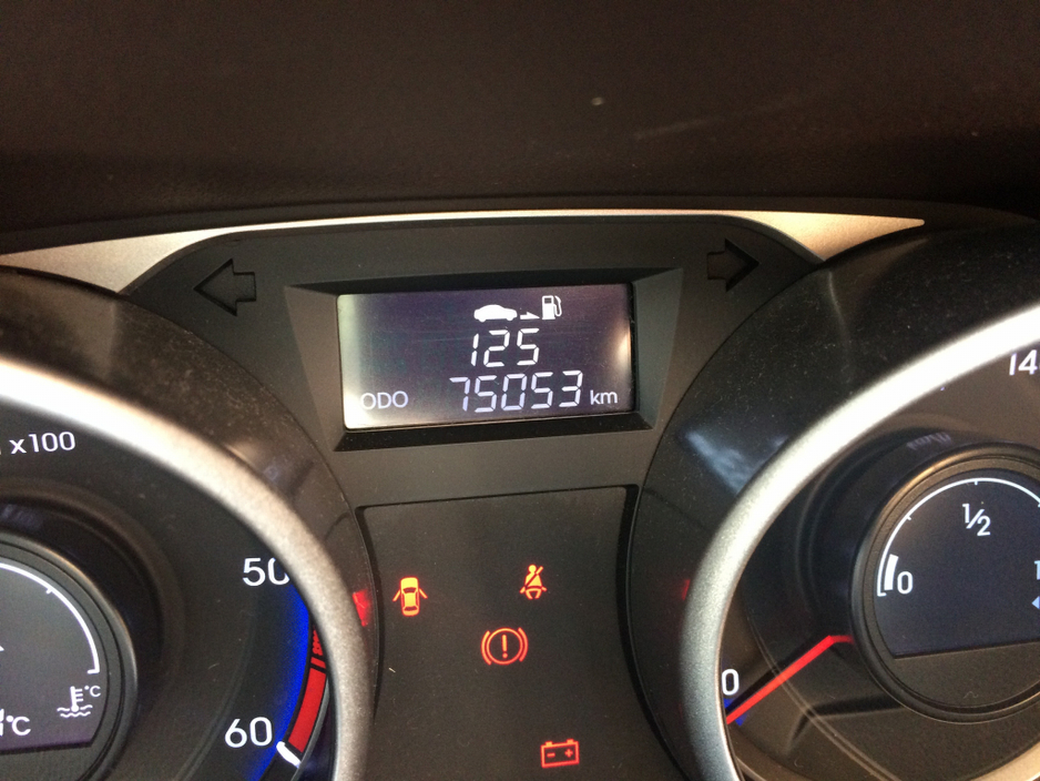 Hyundai ix35 1.7 PREMIUM 4DR — thumbnail 2