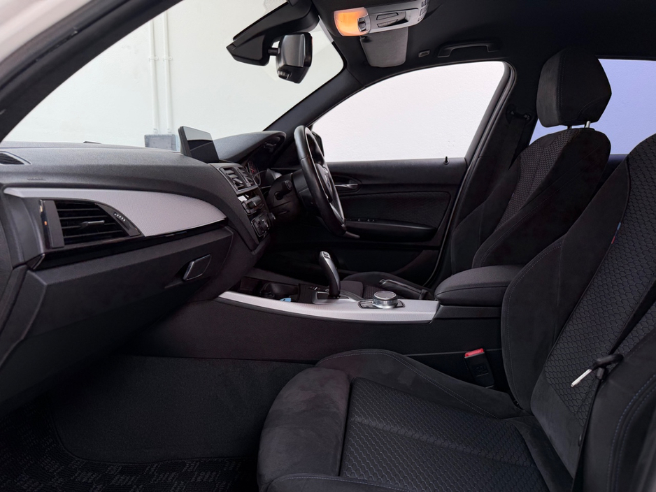 BMW 1 Series 118D 2.0 DIESEL M-SPORT PRO PLUS M-PERFORMANCE AUTOMATIC // M3 CS ALLOY PACKAGE INCLUDED // ALPINE WHITE METALLIC // LED MATRIX LIGHTING // LANE DEPARTURE ASSIST // PRO MEDIA PACK // CRUISE CONTROL — thumbnail 18