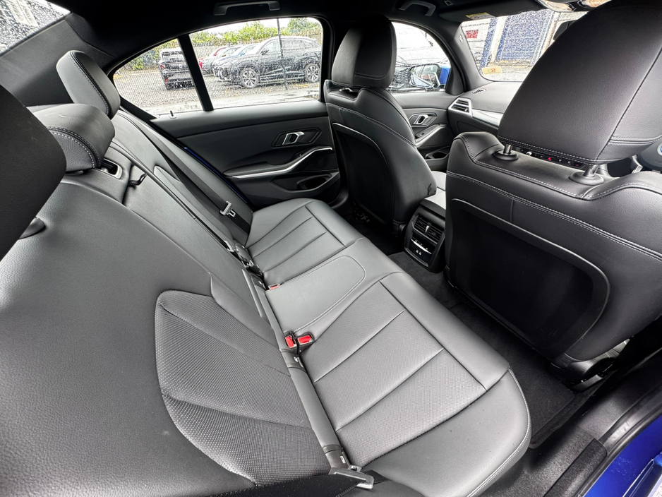 2025 BMW 3 Series 2L Hybrid For Sale Images
