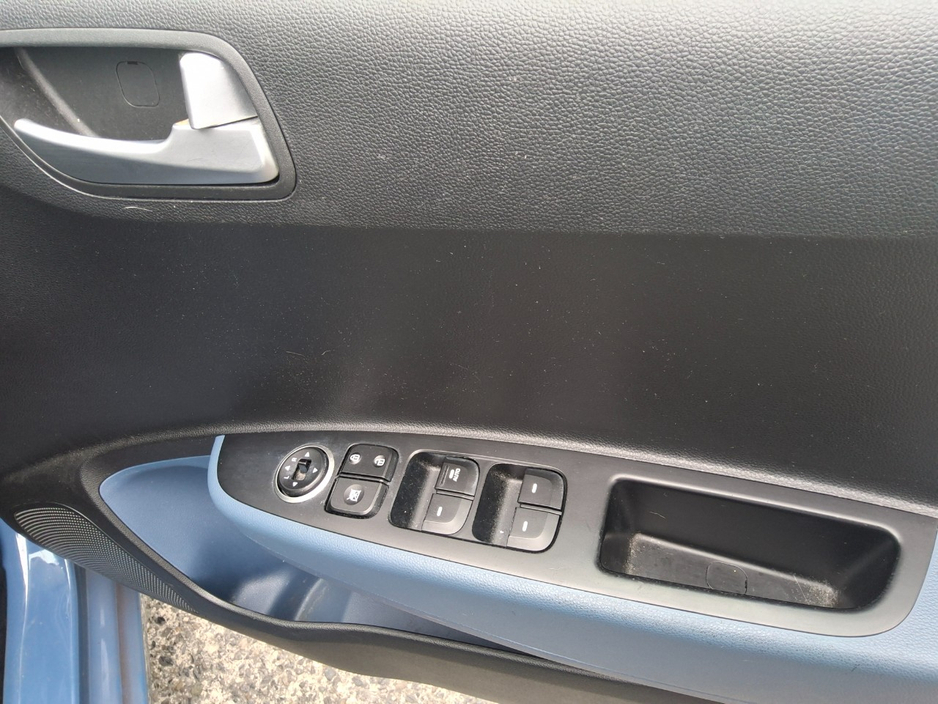 Hyundai i10 DELUXE - Only 54,000 Km - 1 Owner From New - — thumbnail 14