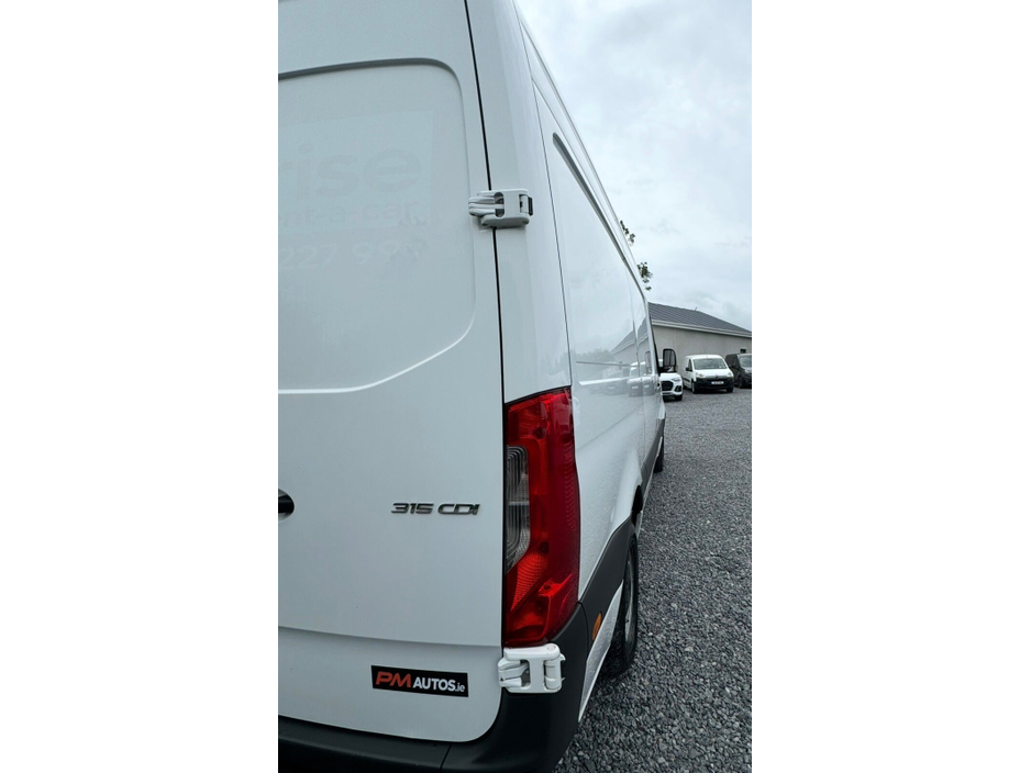 2022 Mercedes-Benz Sprinter 2L Diesel For Sale Images