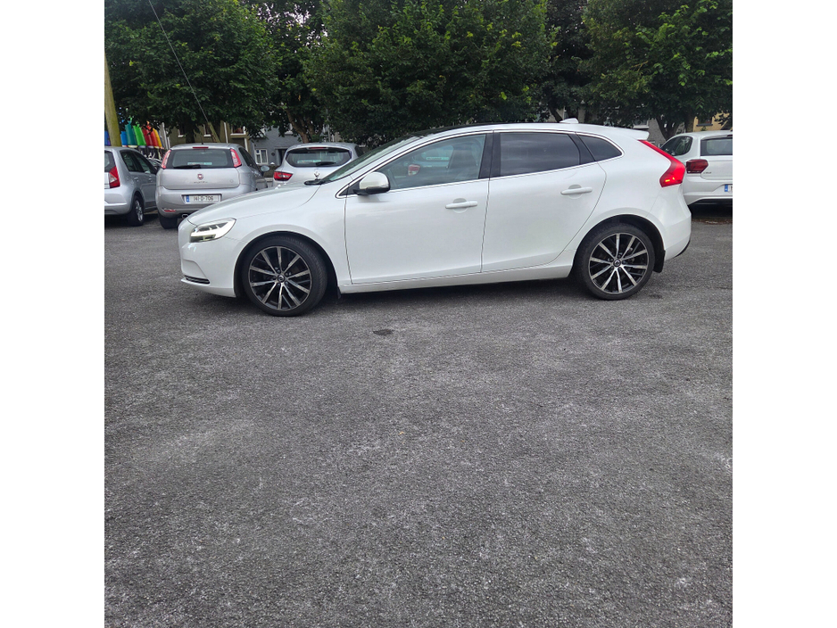 2017 Volvo V40 2L Diesel For Sale Images