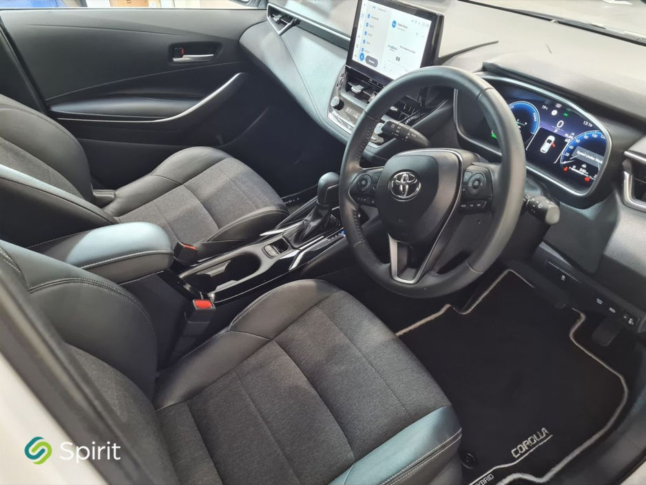 Toyota Corolla 1.8 Hybrid Luna Sport Hatchback*Call John 0861913954 — thumbnail 13