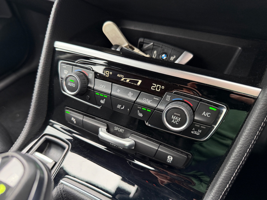 BMW 2 Series LUXURY 7 SEATS 150BHP AUTOMATIC *REAR VIEW CAMERA, 17 " ALLOYS, PARKING SENSORS FRONT & REAR, MEMORY SEATS, LEATHER UPHOLSTERY, 3 STAGE HEATED SEATS, POWERED BOOT LID, DUAL ZONE CLIMATE CONTROL* — thumbnail 18