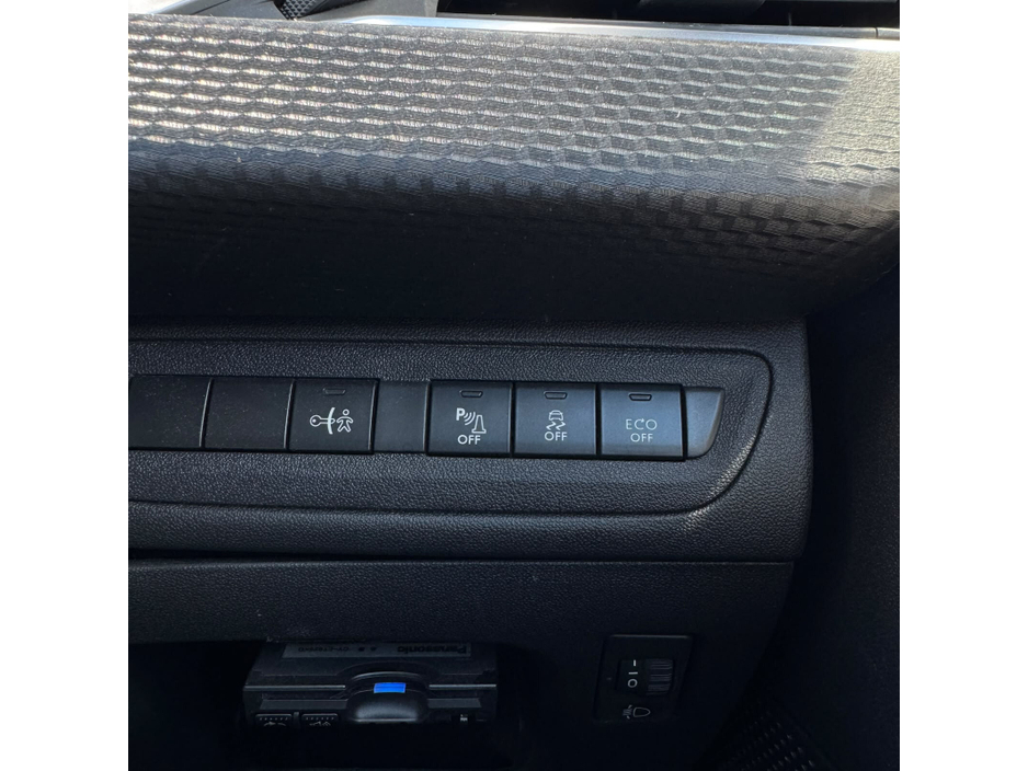 Peugeot 208 — thumbnail 25