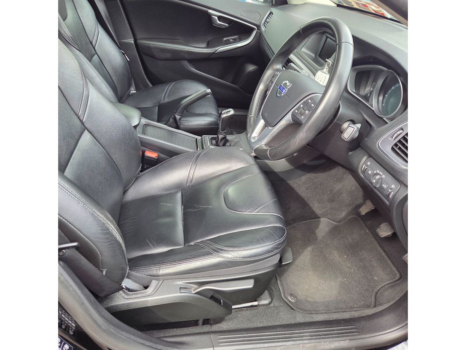 2016 Volvo V40 2L Petrol For Sale Images