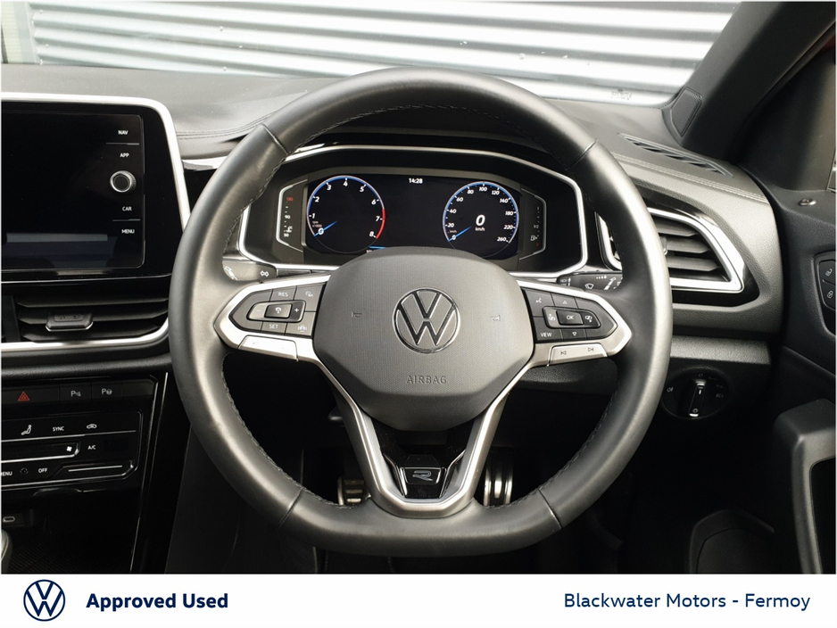 Volkswagen T-Roc 1.0TSI 110BHP R-LINE WITH REAR VIEW CAMERA — thumbnail 18