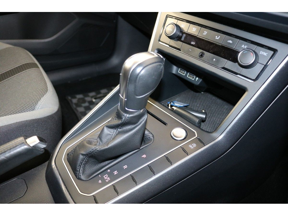 Volkswagen Polo Automatic Comfortline 1.0L Petrol Hatchback — thumbnail 13