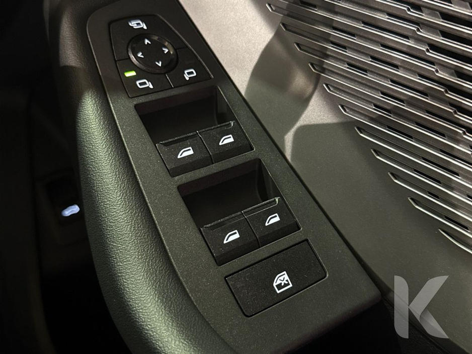 BMW 1 Series 120 NEW MODEL - 1.5 HYBRID AUTOMATIC - FACTORY ALLOYS - DIGITAL DASH - REVERSE/ FRONT CAMERA - ELECTRIC SEATS — thumbnail 23