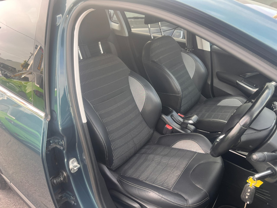 Peugeot 2008 Low Kms High Spec Superb Value ALLURE PREMIUM Manual Petrol www.bolands.ie Est.1955 — thumbnail 3