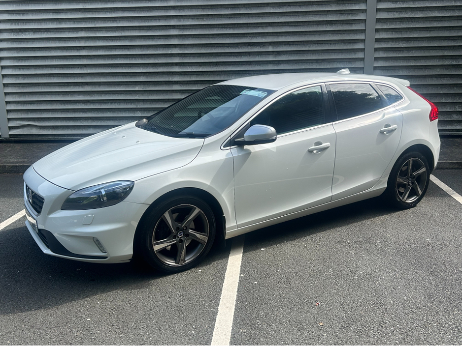 2015 Volvo V40 2L Diesel For Sale Images