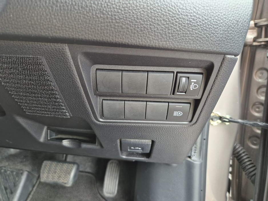 Toyota Yaris 1.5 HYBRID / X SPEC / BEST SMALL CAR ON THE ROAD / TAX €150 — thumbnail 27