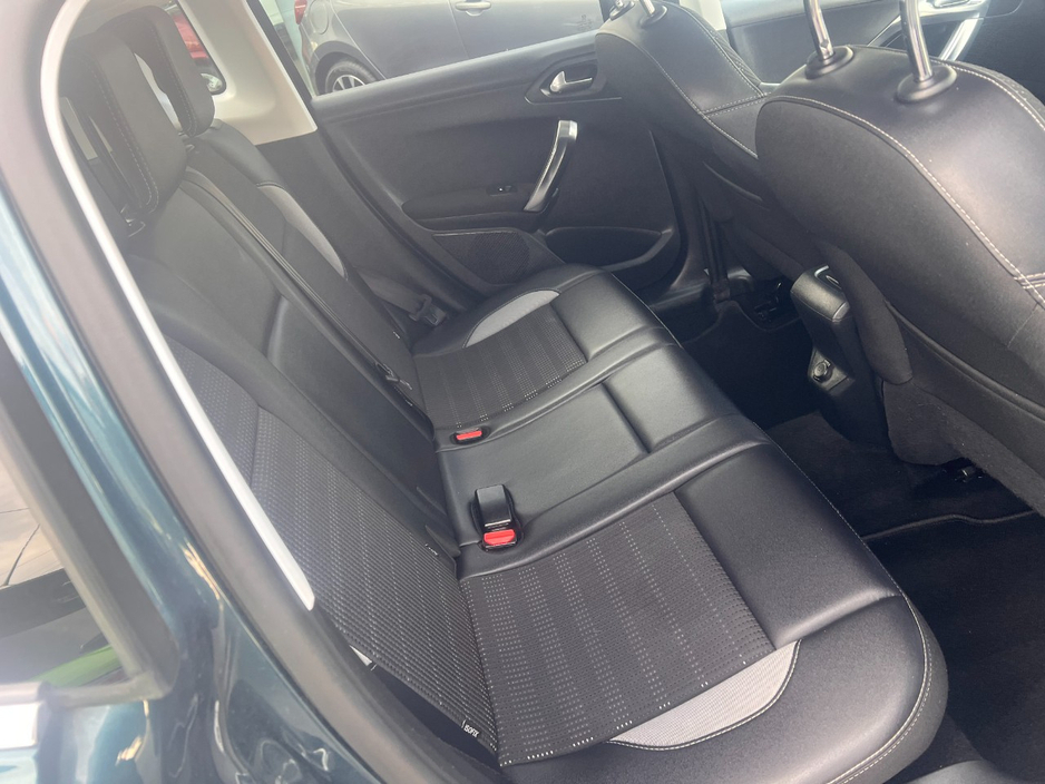 Peugeot 2008 Low Kms High Spec Superb Value ALLURE PREMIUM Manual Petrol www.bolands.ie Est.1955 — thumbnail 6