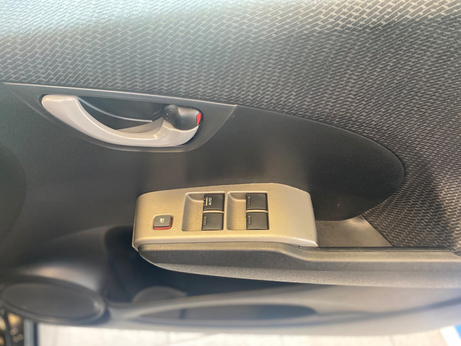 Honda Fit 1.3 HYBRID 5DR AUTO. Immaculate Car with only 108km, 2 Keys, NCT done before collection, Irish Radio with Bluetooth and Media, Climate Control, Cruise Control, Full Electrics and much more. — thumbnail 17