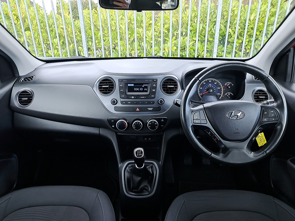 Hyundai i10 Classic Model 1.0 Petrol, Bluetooth, Air conditioning, with 87,000 Miles. — thumbnail 11
