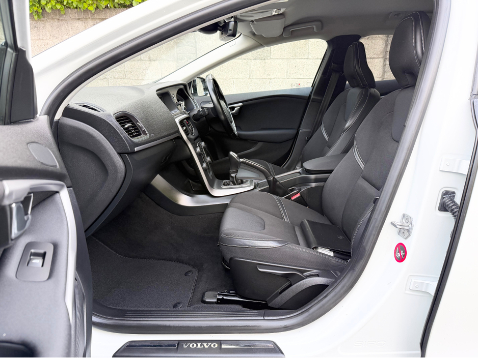 2014 Volvo V40 2L Diesel For Sale Images