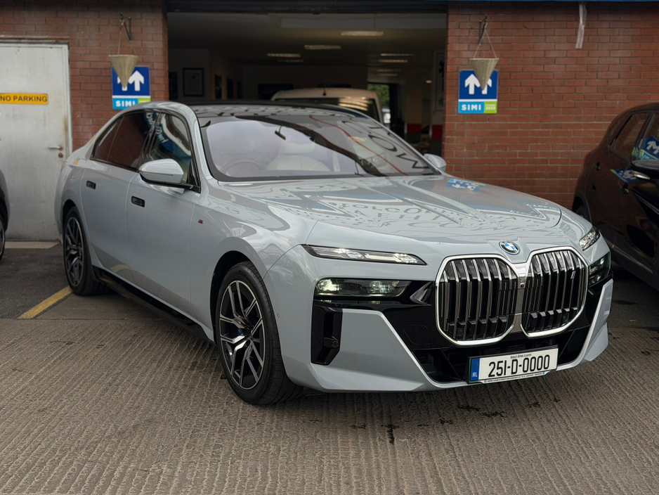 2025 BMW i7 0L Electric For Sale Images