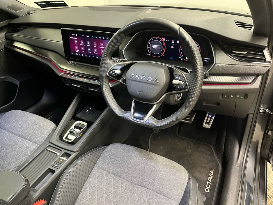 Skoda Octavia Sportline DSG 2.0TDI 150BHP - Reversing Camera - Ambient Lighting - Climate Control - Heated Seats - Keyless Start - Apple CarPlay/Android Auto — thumbnail 9