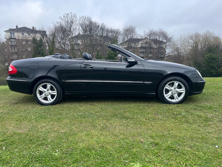 2005 Mercedes-Benz CLK Class 1.8L Petrol For Sale Images