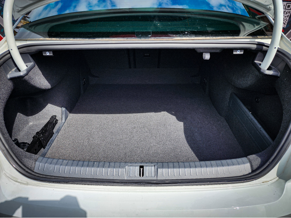 2016 Volkswagen Passat 1.4L Petrol For Sale Images