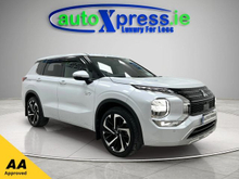 Mitsubishi Outlander 4WD PHEV Low mileage, Reversing camera